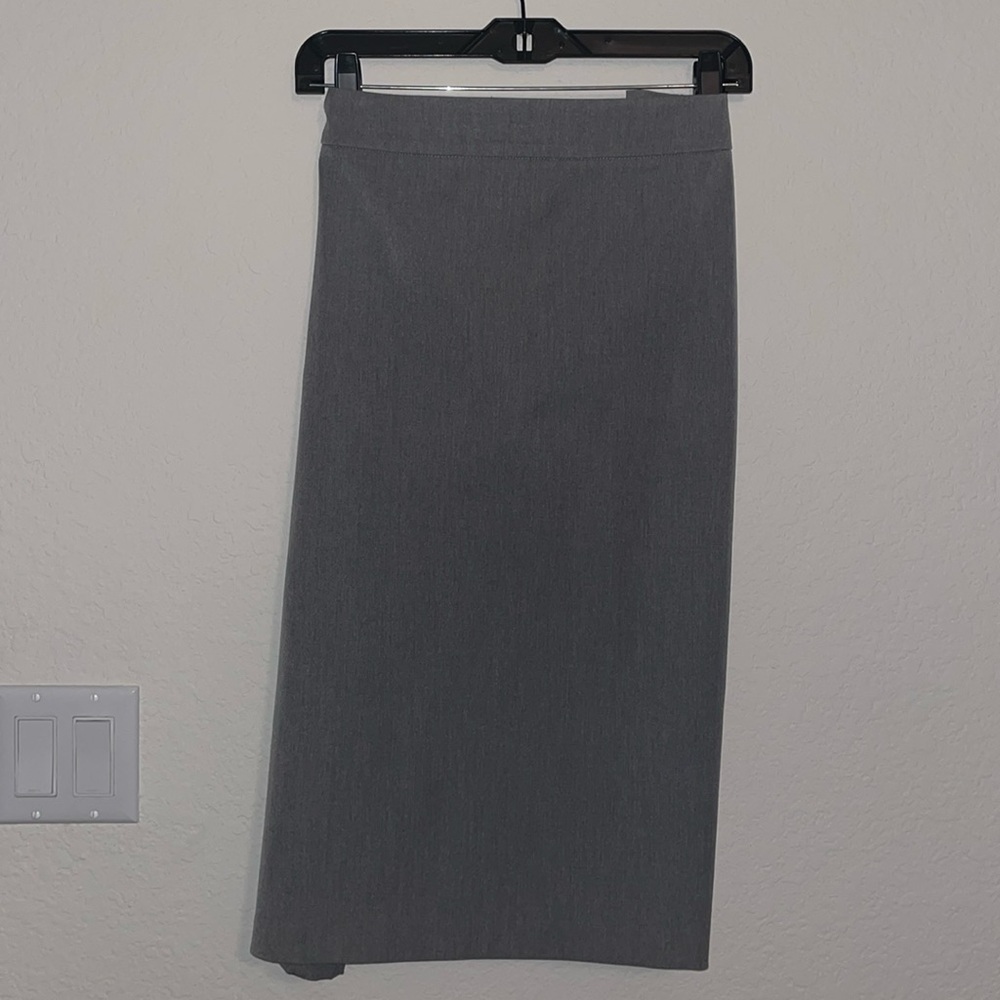 Gray skirt with elastic waistband